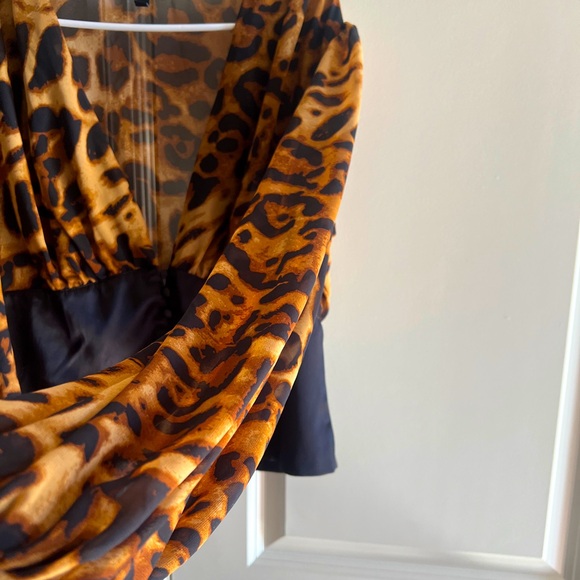 Tiger print button up blouse - Picture 2 of 3